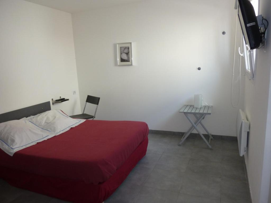 Hotel De L'Avenue Bonson  Habitación foto